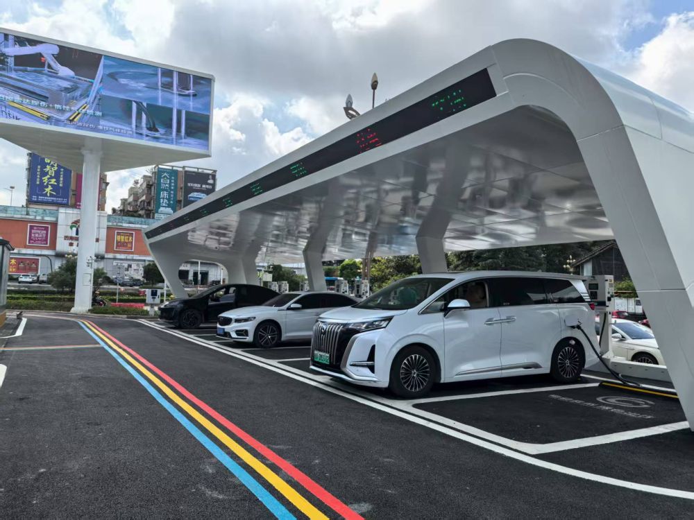 Cina, operativa la più grande rete al mondo per ricarica di veicoli elettrici - 