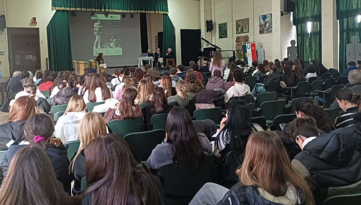 Virgadaula porta il film su Nino Benvenuti al liceo "Ruggero Settimo" - 