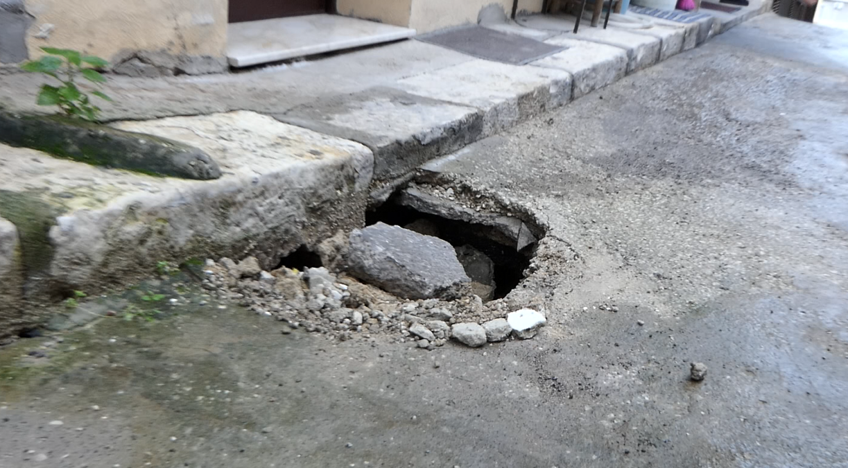 Via Bengasi senz’acqua da tre settimane: strada cede e rete idrica danneggiata - 