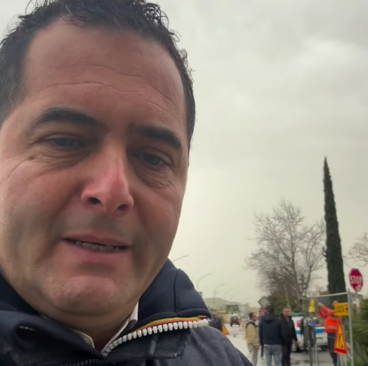 Buche, interventi su Gela-Manfria, via Venezia e Settefarine: "Meteo e risorse non aiutano" - Di Stefano in una delle zone di intervento 