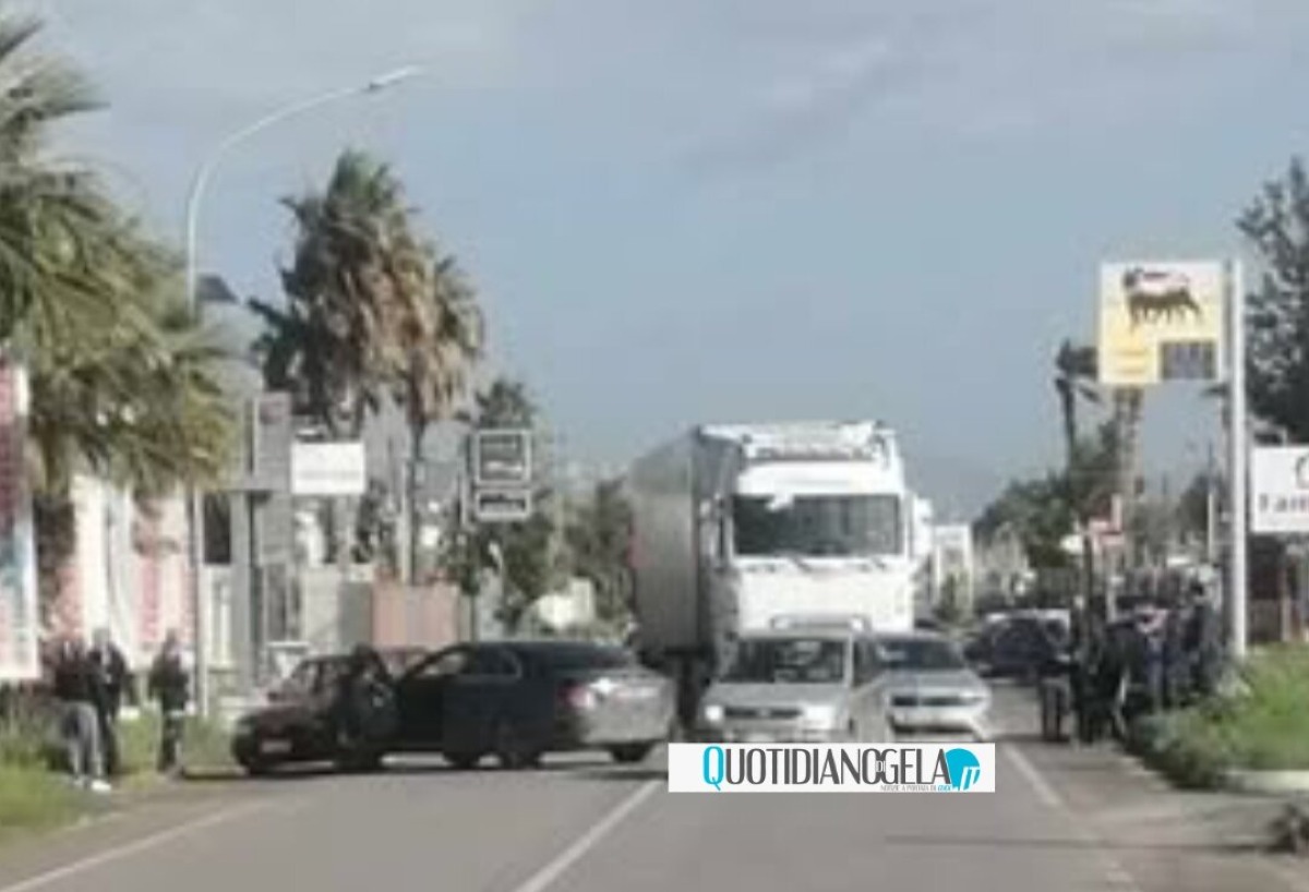 Schianto stradale alle porte della città, sul posto i soccorsi per i feriti  - 