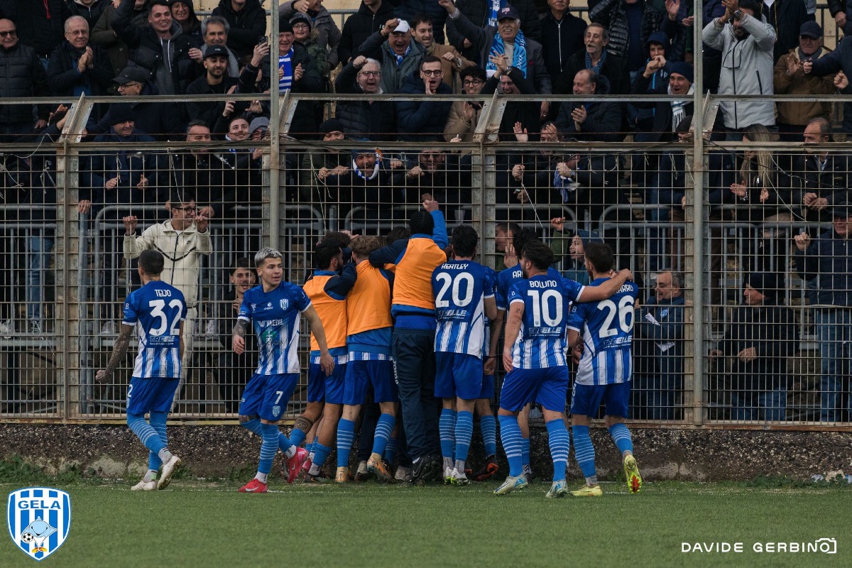 Il Gela cerca il colpaccio fra le mura della capolista Nuova Igea Virtus - Foto di Davide Gerbino