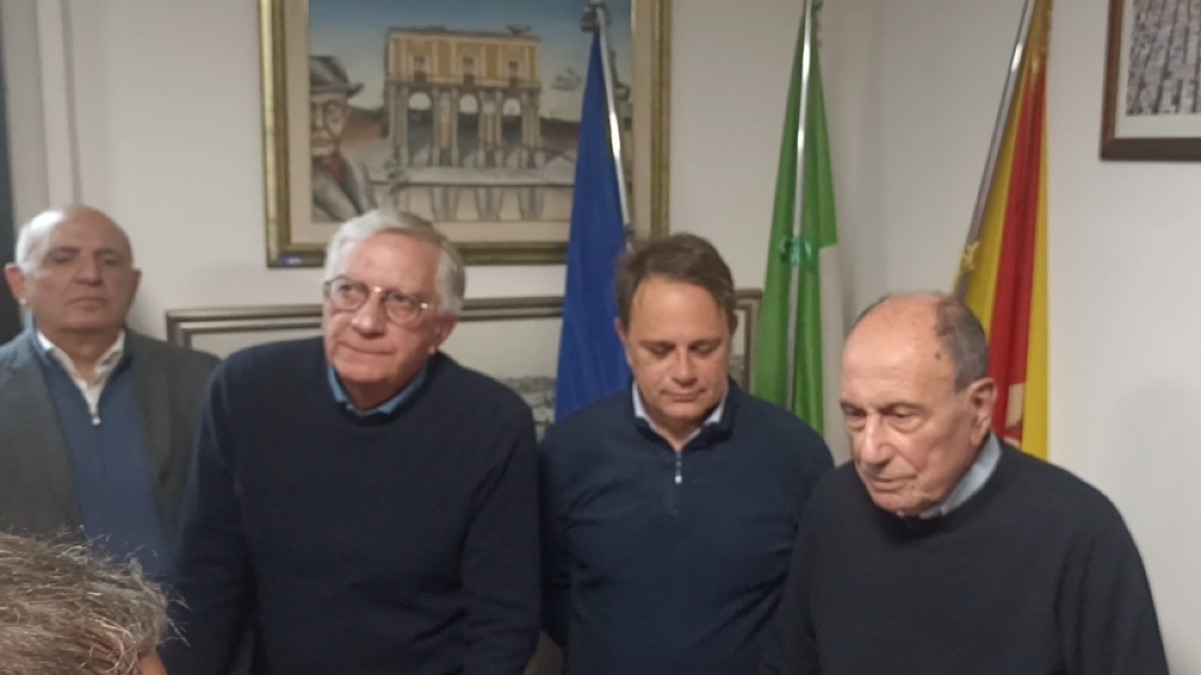 Niscemi, Schifani: "Subito contributo per l'affitto di alloggi, poi fondi per l'acquisto di abitazioni" - Schifani a conclusione dell'incontro 