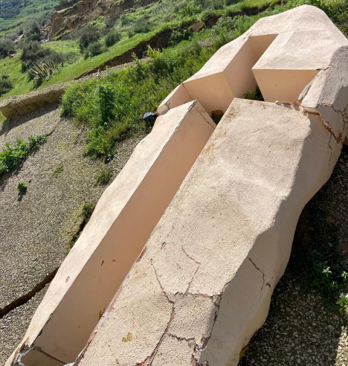 Frana Niscemi, la speranza della croce: è stata recuperata  - 