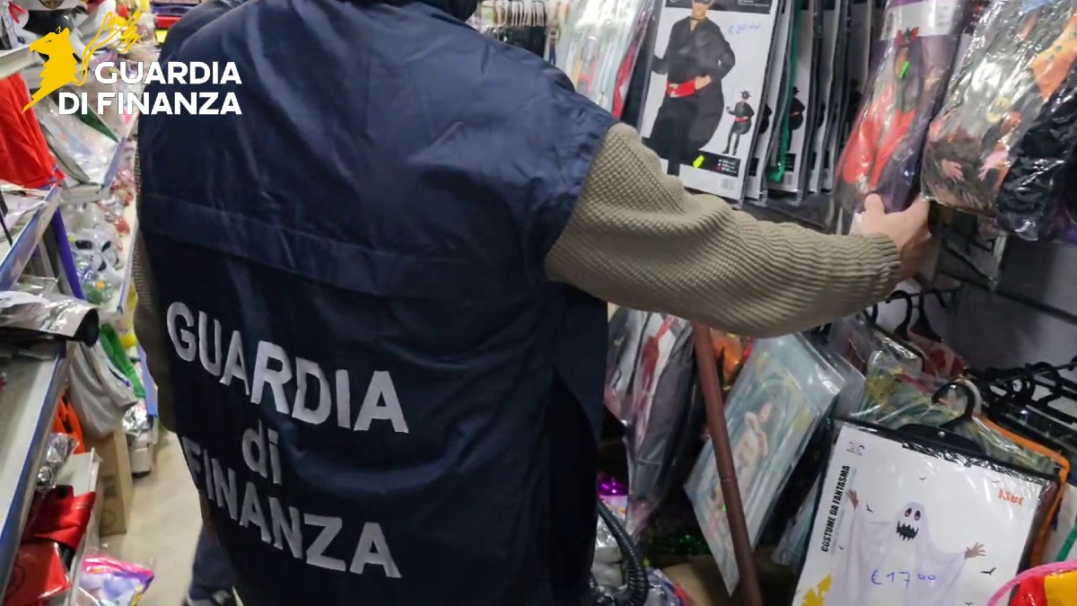 Prodotti per il carnevale non conformi, scattano sequestri anche in città  - 