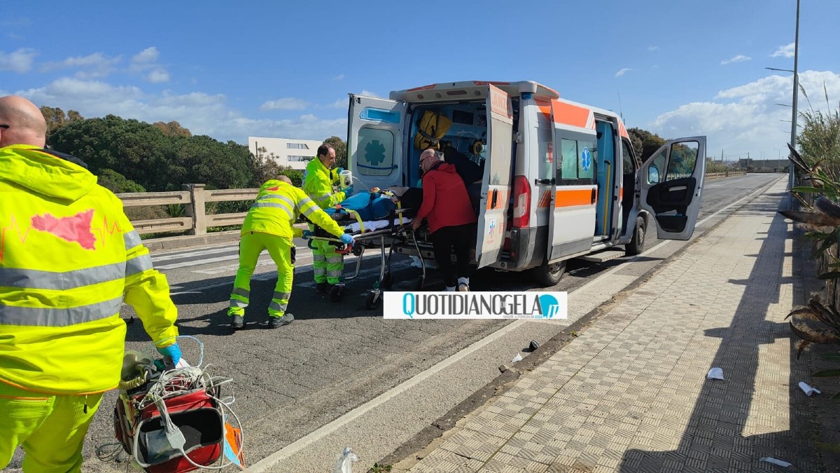 Schianto sul lungomare, centauro ferito rianimato dal sindaco Di Stefano - 