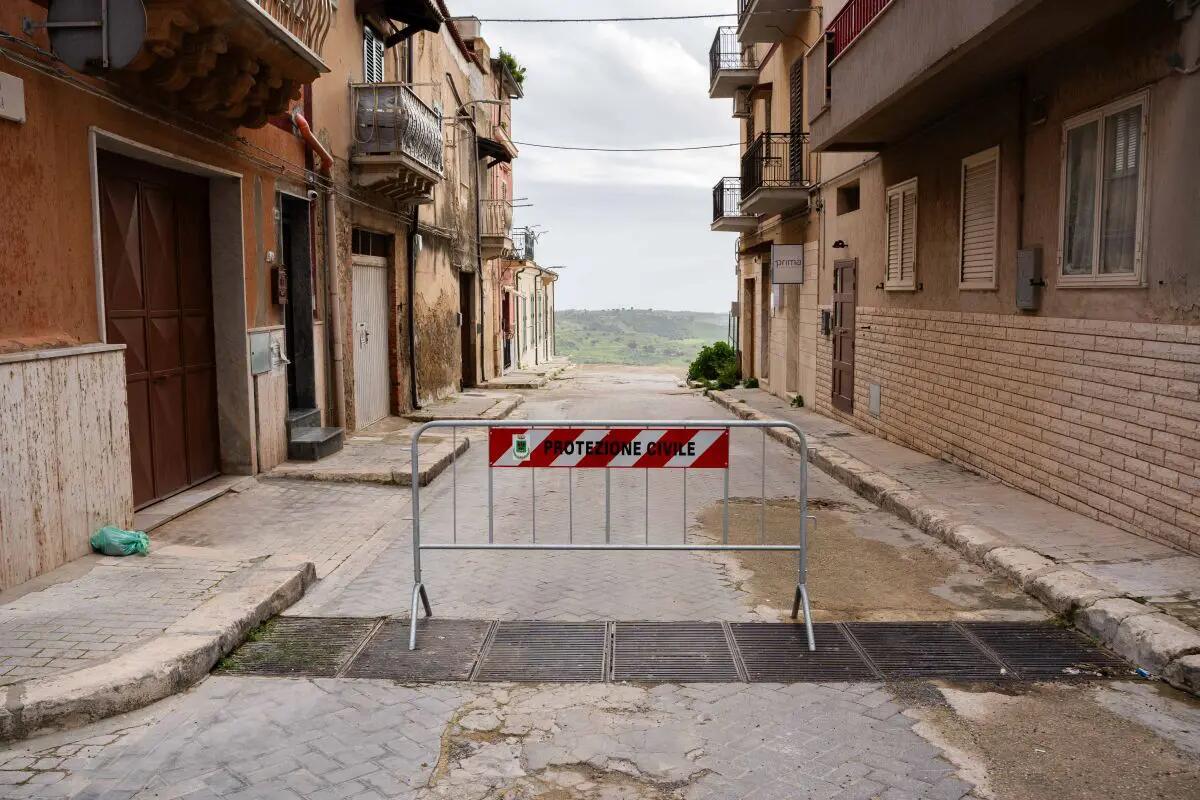 Niscemi, il sindaco annuncia la riapertura delle scuole - 