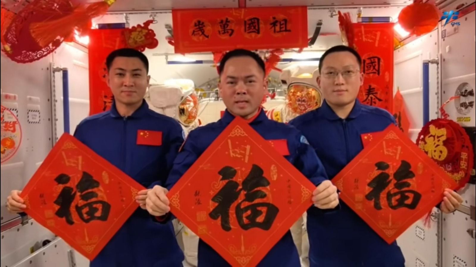 Cina, il Capodanno si festeggia anche a 400 chilometri di distanza dalla terra - 