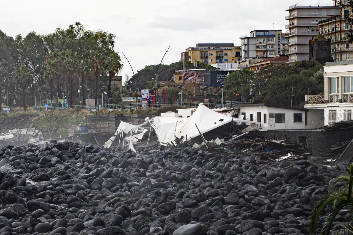 Ciclone Harry, dalla Regione stop per il 2026 al pagamento dei canoni demaniali marittimi - 