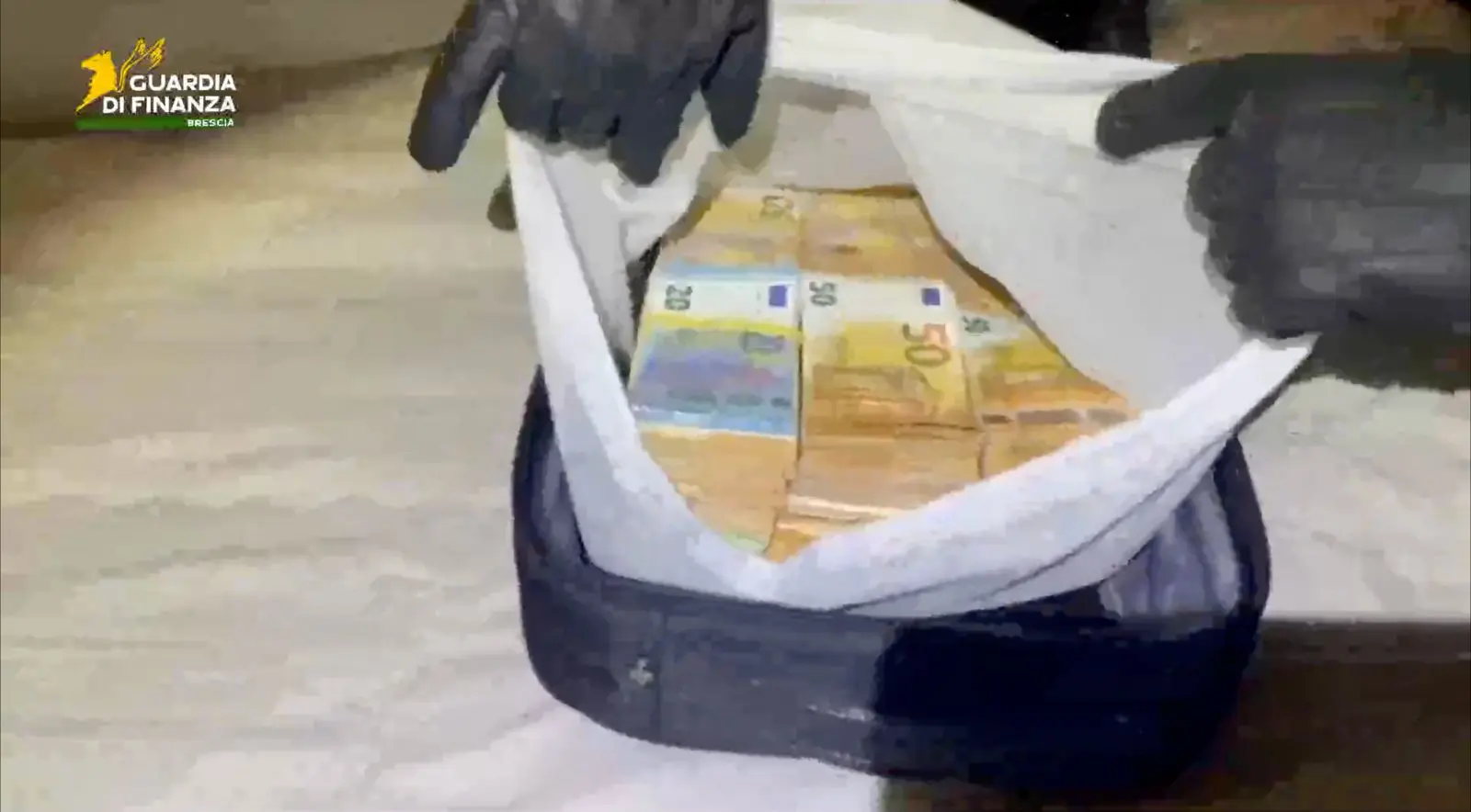 Riciclaggio e frodi fiscali, a Brescia 500 trasferimenti illeciti per 1mln di euro - 