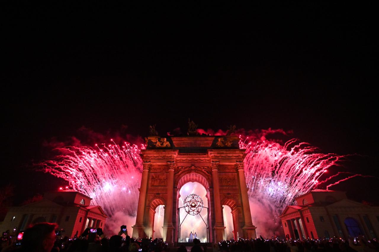 Mattarella in tram, poesia, musica e grandi star: parte Milano-Cortina - 