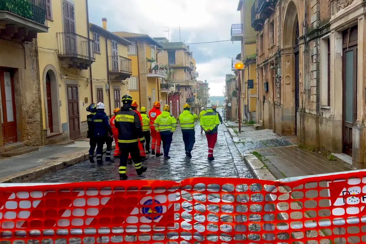 Niscemi, Ciciliano “La frana sta lievemente arretrando, la croce caduta sarà recuperata e restituita ai cittadini” - 