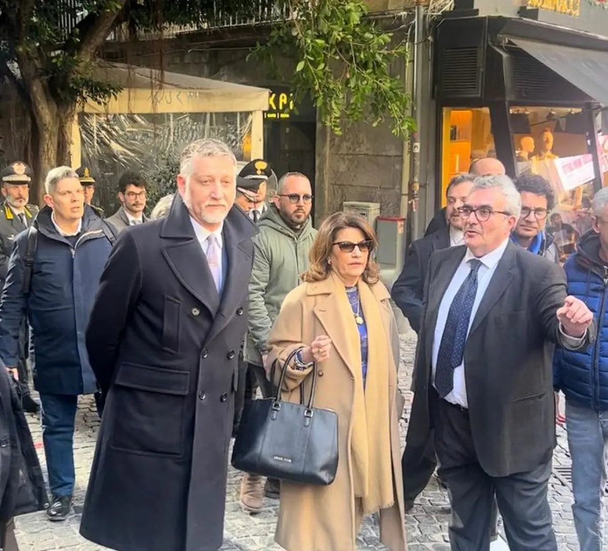 Giuli “Massimo sforzo del governo per il restauro del teatro Sannazaro” - 