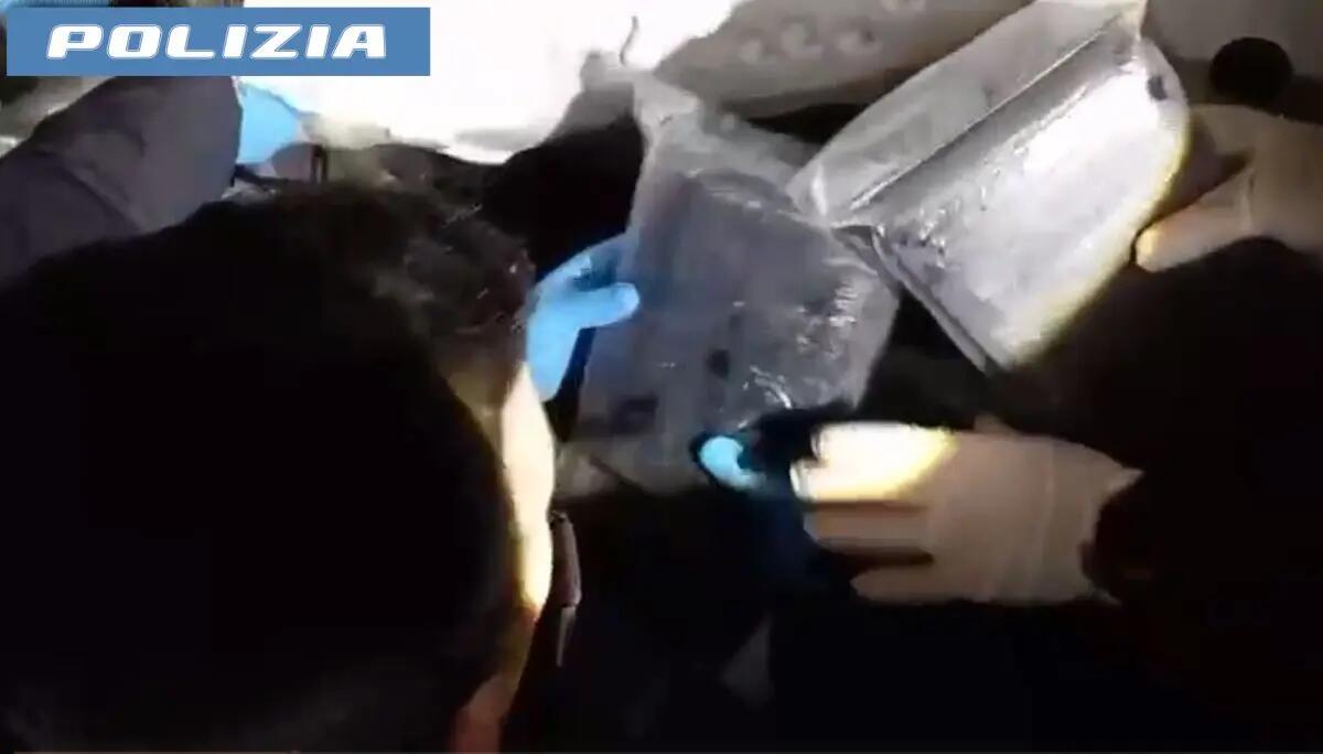 Aveva 4 chili di cocaina nascosti in macchina, arrestato un 35enne a Catania / Video - 