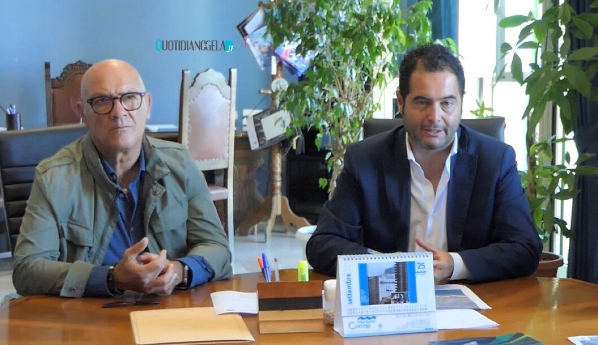 "Tensioni si possono superare, vicenda interna a commissione", Fava: "Azzeramento? Questione che spetta al partito" - Fava insieme al sindaco Di Stefano