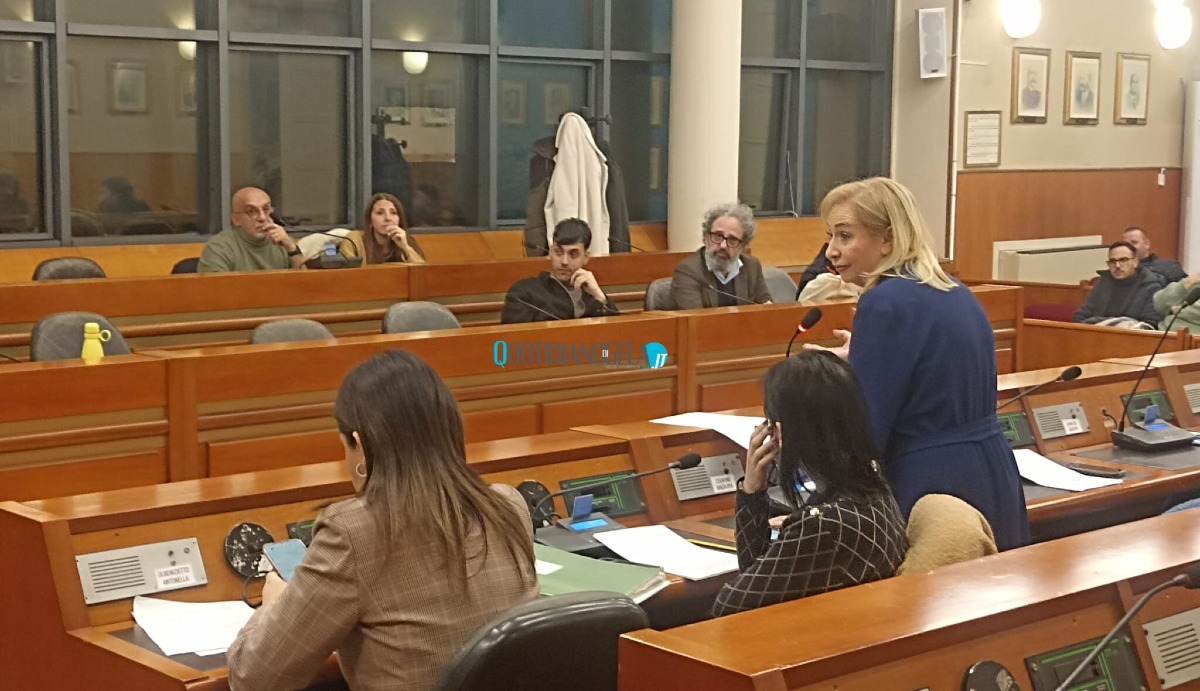 Cosentino boccia ancora Morgana, su strade opposizione incalza: "Possibile uso di fondi delle royalties" - 