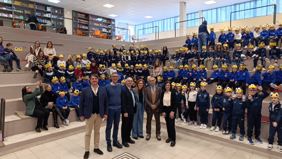“Il mondo delle api”: a scuola una lezione di salute e sostenibilità - 