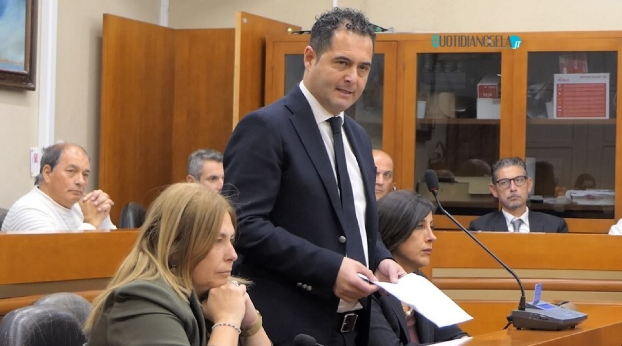 L'opposizione a Di Stefano nella sua stessa maggioranza ma progetto avanti per il bis