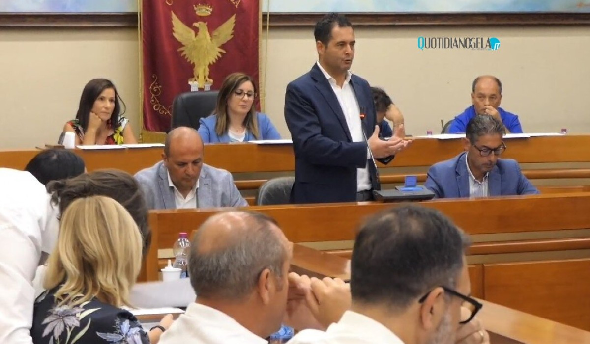 "Maggioranza? Non sono preoccupato", Di Stefano: "Confronto e lealtà basilari, andiamo avanti con lavoro" - Il sindaco Di Stefano in consiglio comunale