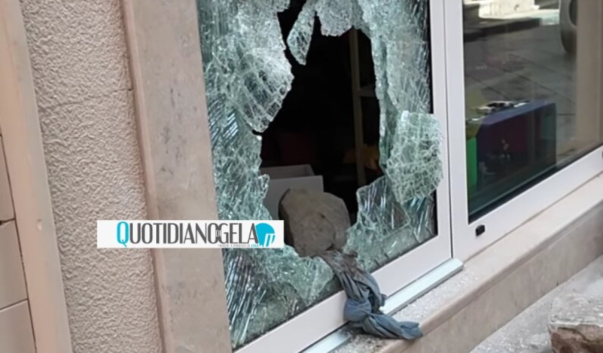 "Spaccata" a danno dell'attività commerciale, da politica ancora vicinanza ai titolari  - 