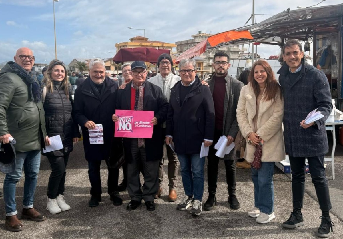 Referendum giustizia, dem al mercato settimanale: volantinaggio per il no - 