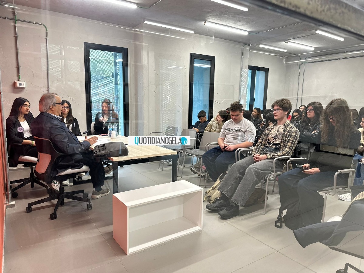 Cultura e giovani a "Macchitella Lab", parte "Una poesia sospesa"  - 