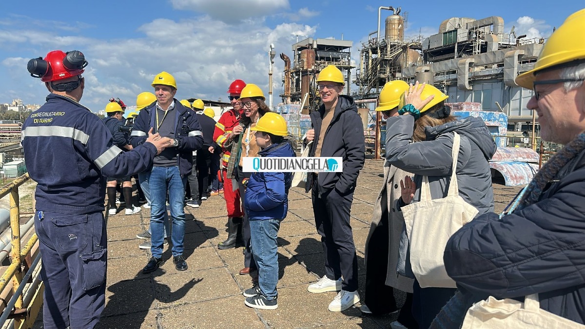 Giornate Fai, tour visitatori nel cuore del sito industriale Eni - 