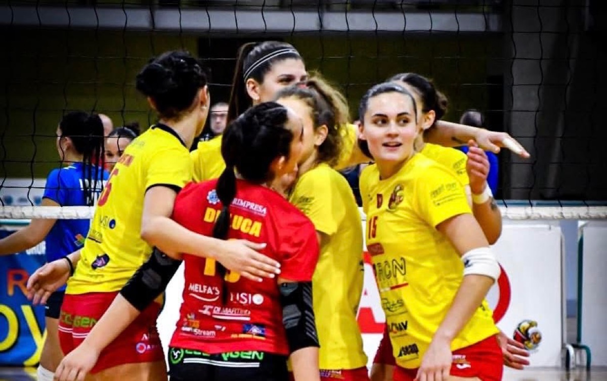 L’Ecorigen riscatta il ko dell’andata: tris giallorosso contro il Crotone  - 