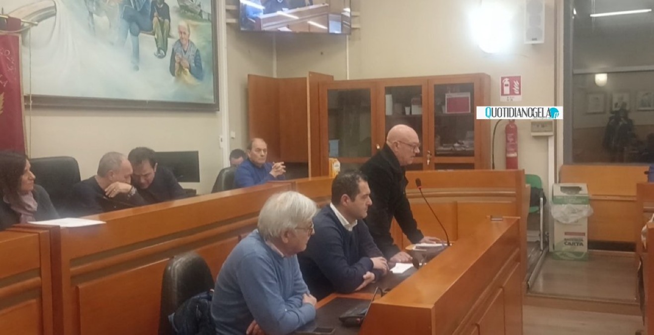 Un parcheggio-giardino con i fondi delle compensazioni minerarie: ok alla variante  - Fava durante la presentazione del progetto 