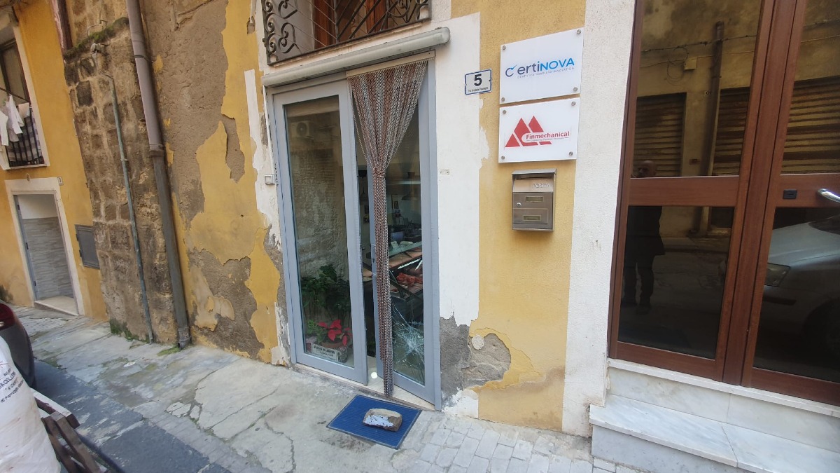 Seconda spaccata in poche ore: nel mirino una macelleria - 