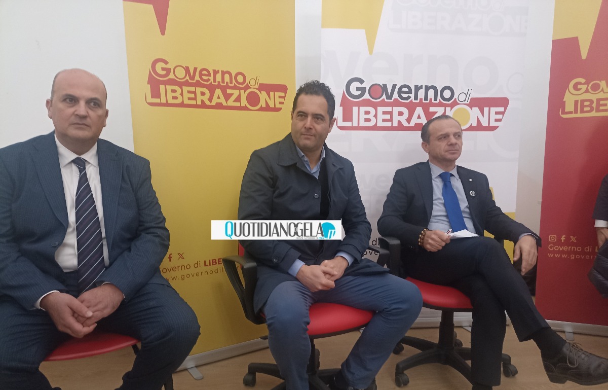 De Luca in città, Franzone: "Con Di Stefano progetto prosegue, rispettiamo i patti" - Franzone insieme a Di Stefano e De Luca