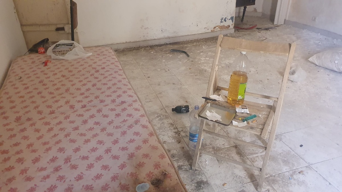 Crack house nel cuore della città: droga, degrado e paura tra i residenti