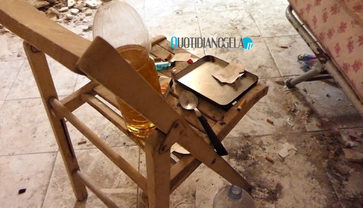 Crack e furti, "è emergenza sicurezza ma l'amministrazione è distratta": due interrogazioni FdI - Un'abitazione abbandonata dove si consuma crack