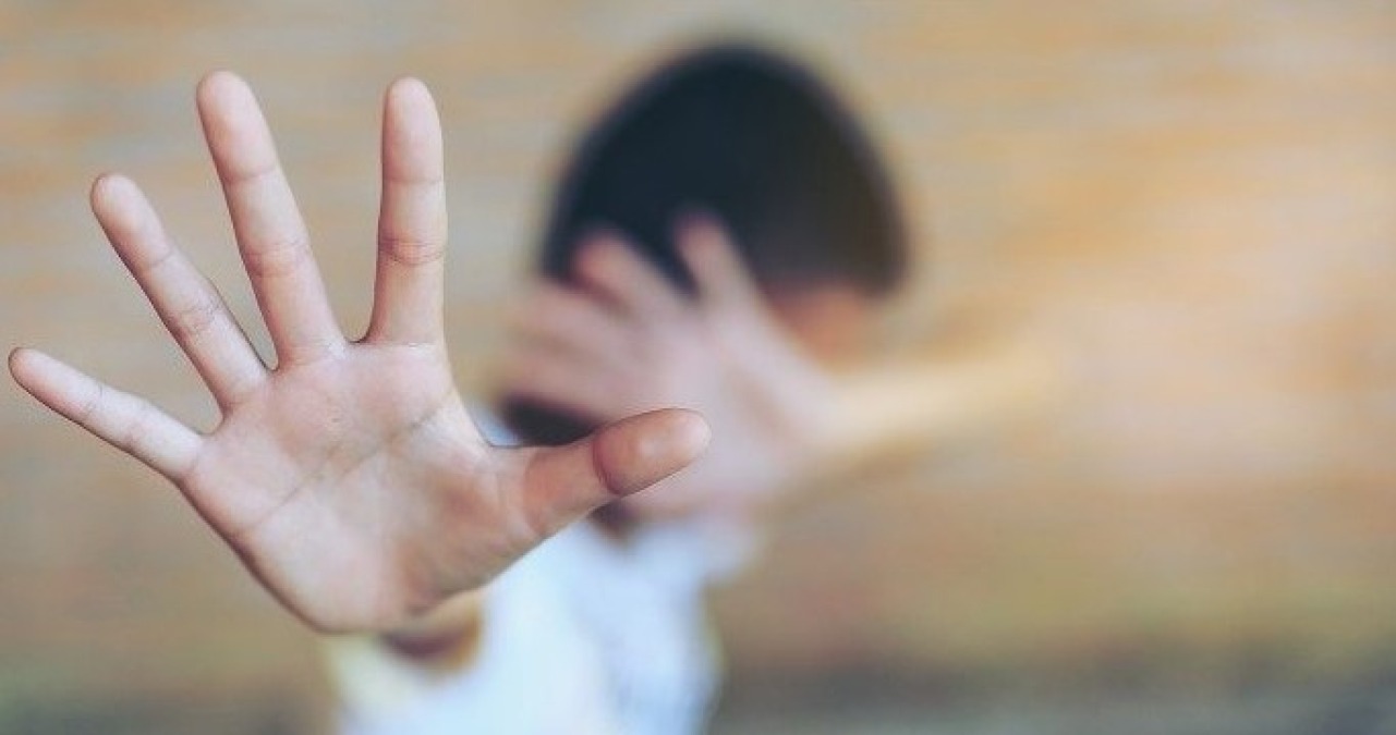 Accusato di abusi sessuali e maltrattamenti sui due figli minori, cadono contestazioni: padre assolto