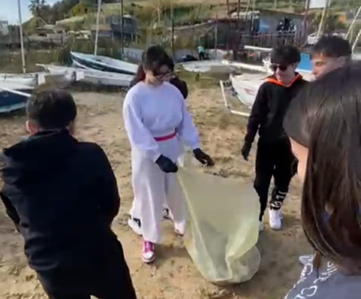 Gli scout danno l'esempio, ripulita una delle aree del porto rifugio  - 