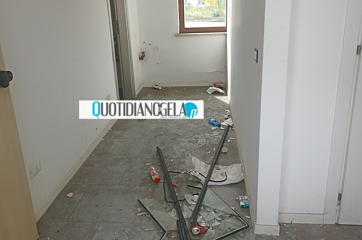 Ex bar tribunale, struttura vandalizzata e lasciata all'incuria  - 