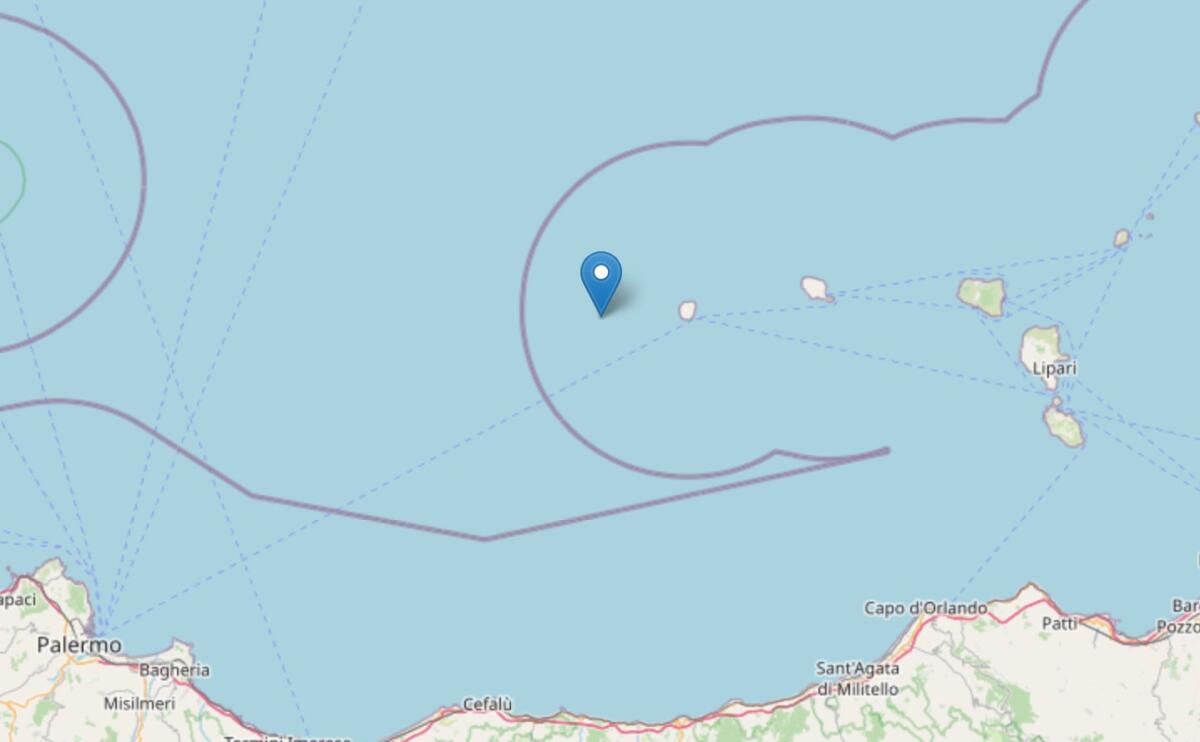 Terremoto, sciame sismico alle Isole Eolie: due scosse di magnitudo 4.6 e 4.3 avvertite anche a Palermo - 