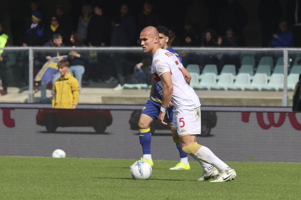 Verona-Genoa 0-2, Vitinha e Ostigard firmano un colpo salvezza - 