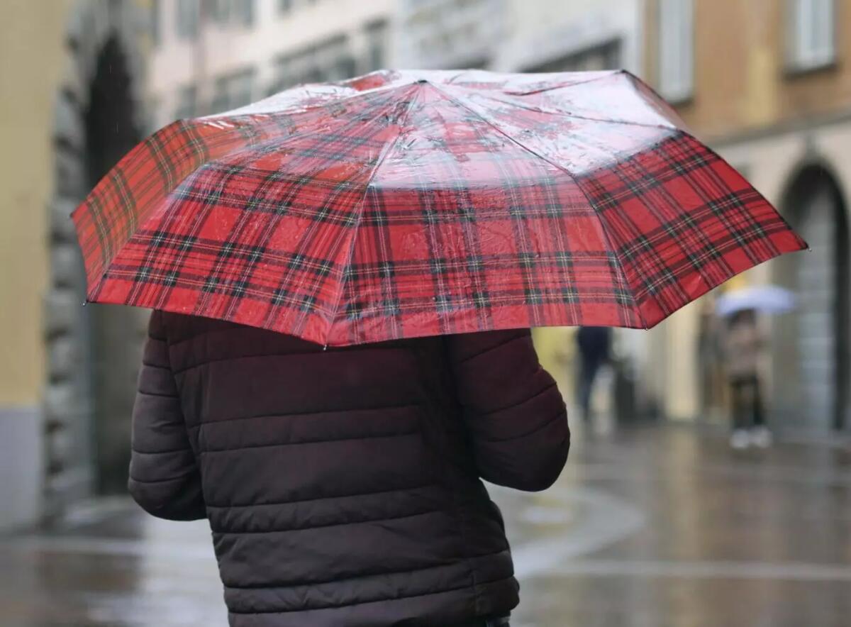 Disagi per il maltempo a Catania e provincia, scuole chiuse e voli per Fontanarossa deviati - 