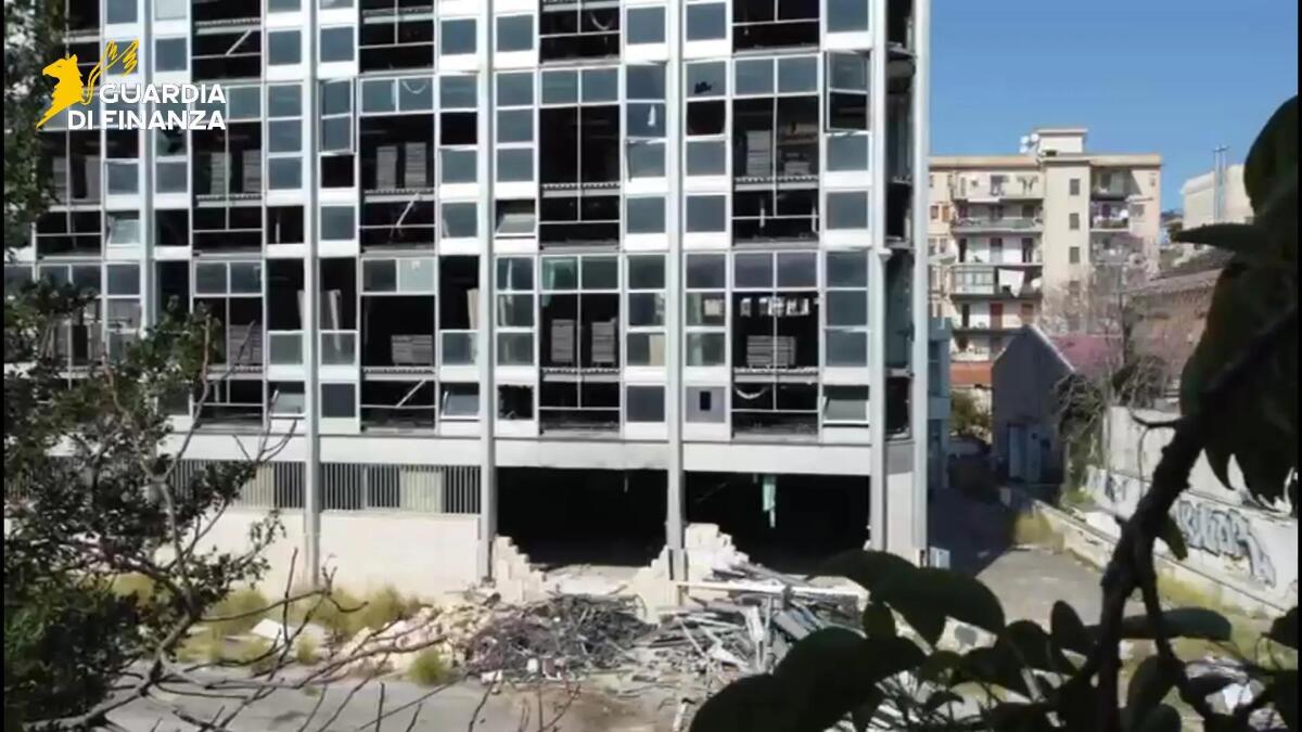Sequestrato immobile in pieno centro a Palermo per reati ambientali, 3 denunciati / Video - 