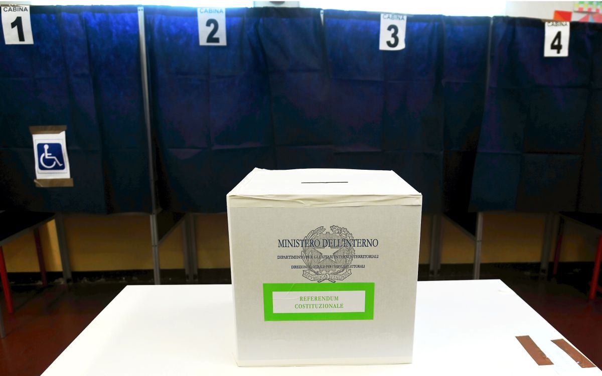 Seggi aperti per il referendum, oltre 51 milioni di italiani chiamati alle urne - 