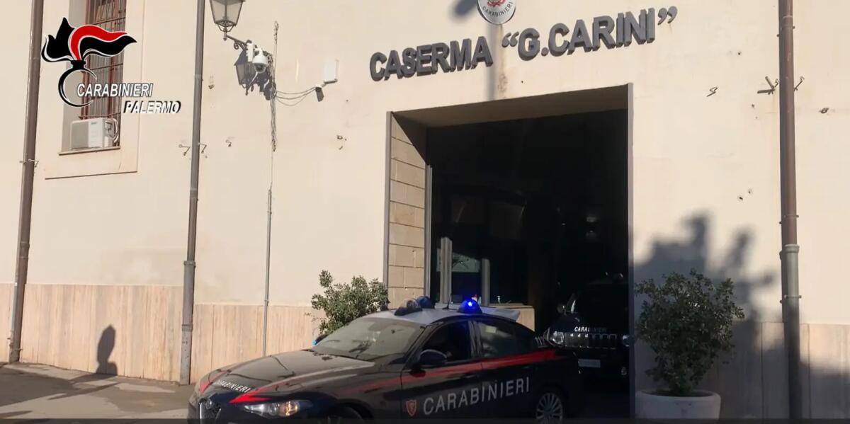 A Palermo arrestati due corrieri della droga, Carabinieri sequestrano hashish e armi / Video - 