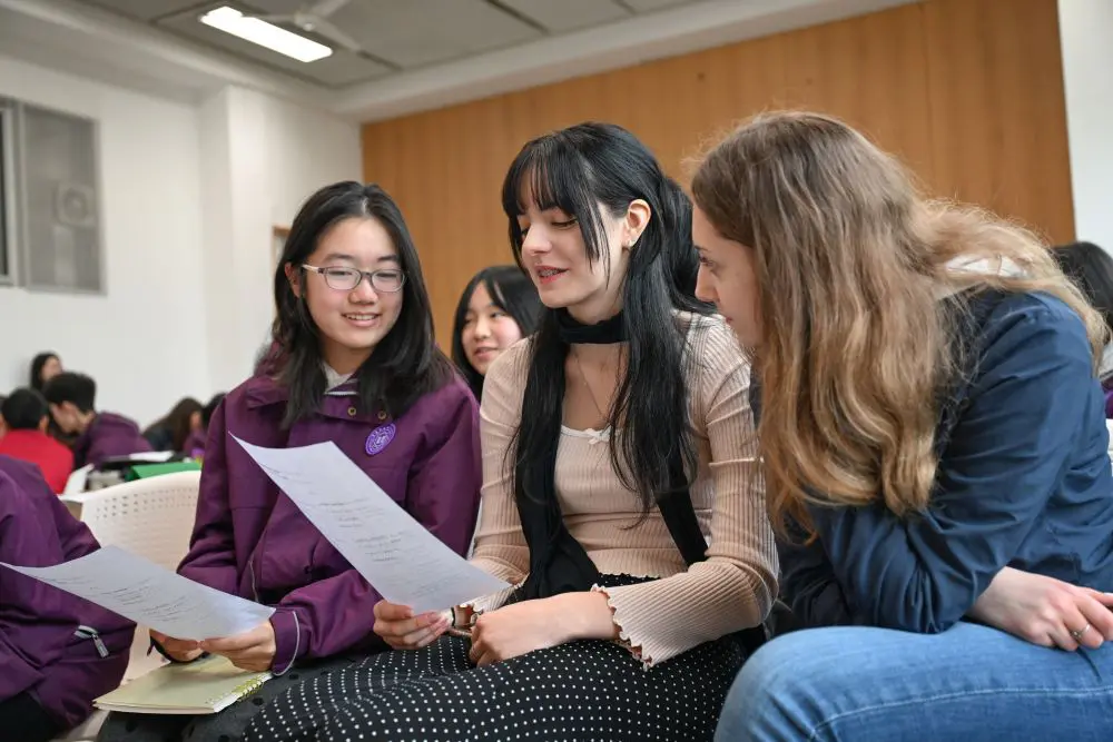 Cina, studenti italiani a Chongqing con un programma di scambio culturale - 