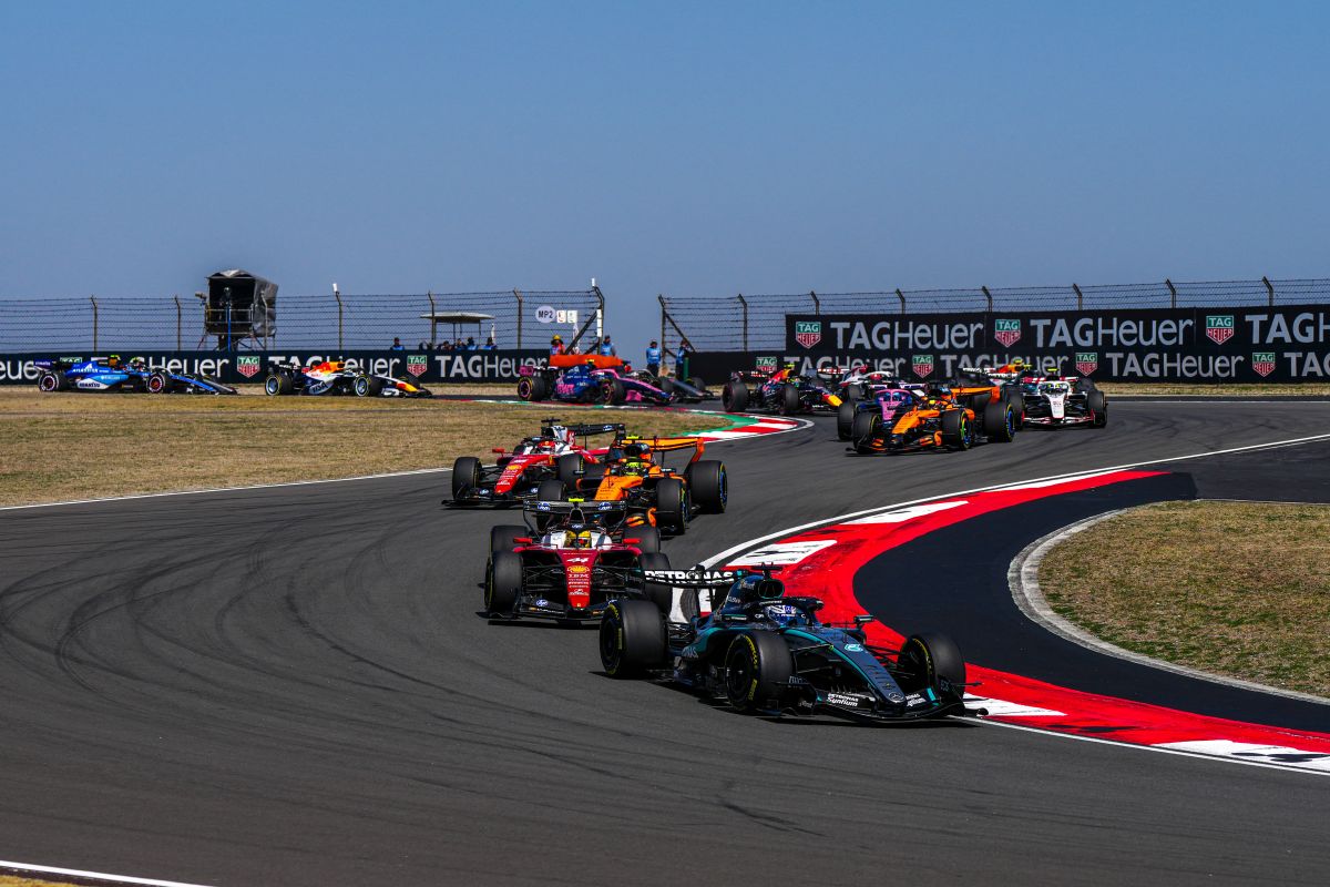 Russell vince la sprint race in Cina davanti a Leclerc e Hamilton - 