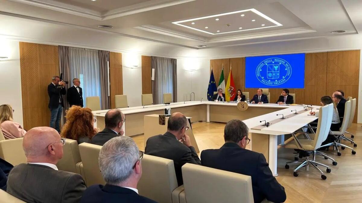 Schifani convoca i dirigenti generali: “Più controlli per prevenire illeciti e corruzione” - 