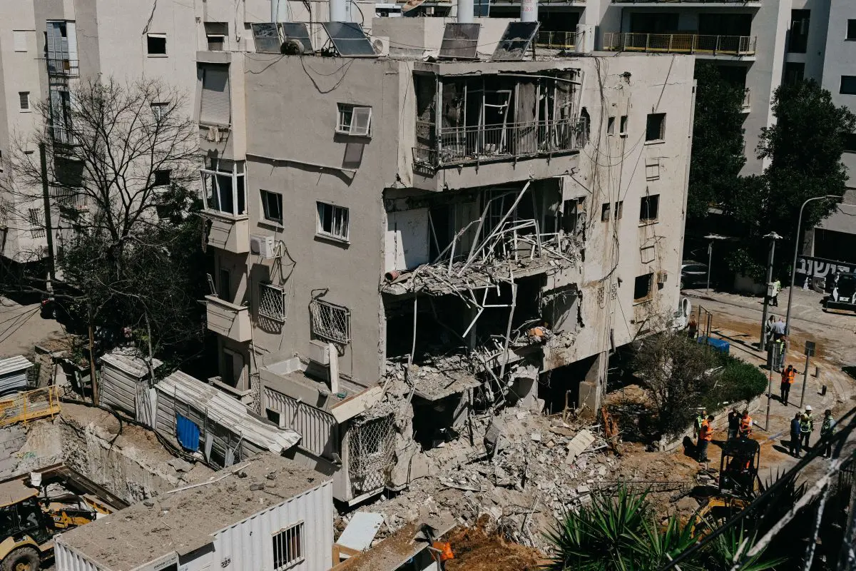 Ondata di missili balistici dall’Iran contro Israele, sei feriti - 