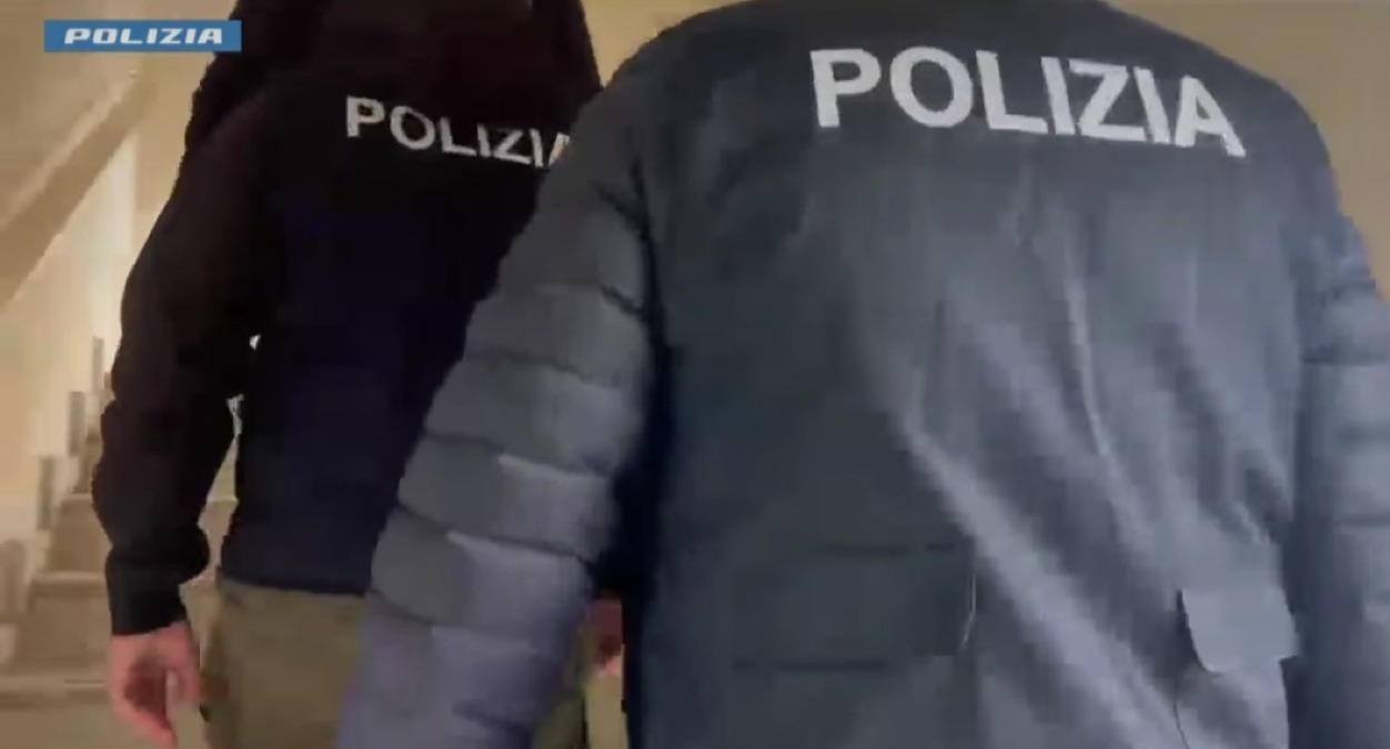 Coltellate davanti a un bar, convalidato arresto: giovane rimane in carcere  - 