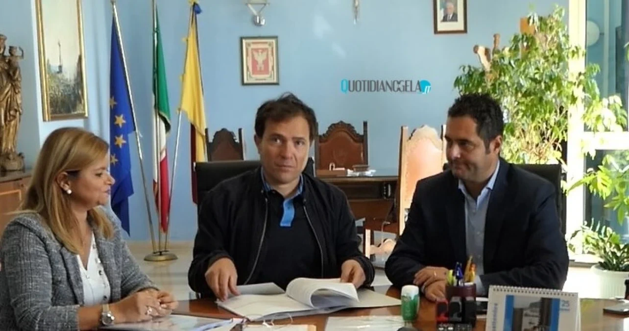 Bilancio, escluso percorso lungo da cinque anni: Di Stefano, "preconsuntivi pronti da inviare" - Di Stefano insieme al segretario generale Curaba e al dirigente Bonfirraro