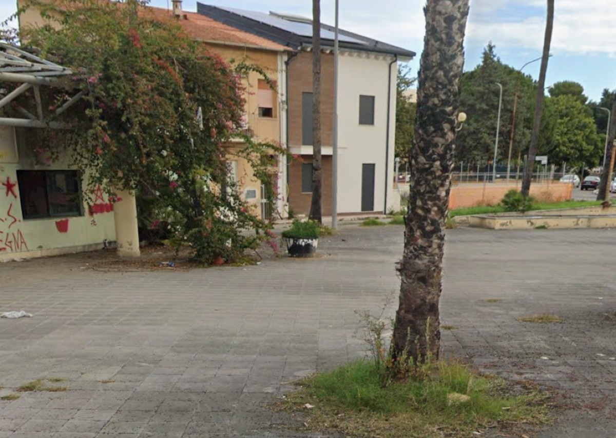 Piazza Antonietta Aldisio, dopo interrogazione partono i lavori di pulizia  - 