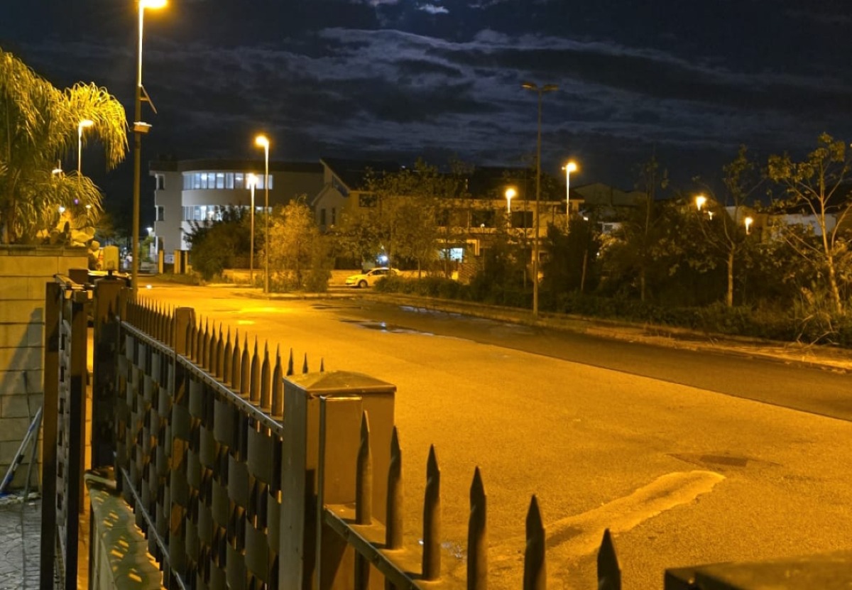 Dopo anni attivata l'illuminazione pubblica in via Basile - 